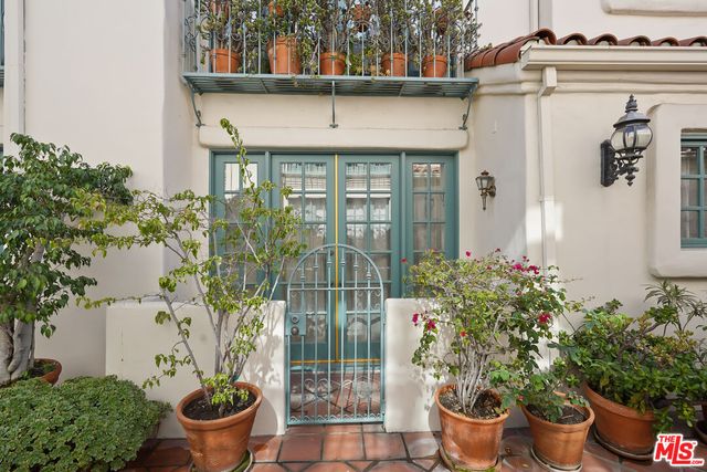 $5,200 | 1123 North Flores Street, Unit 3 | West Hollywood Vicinity