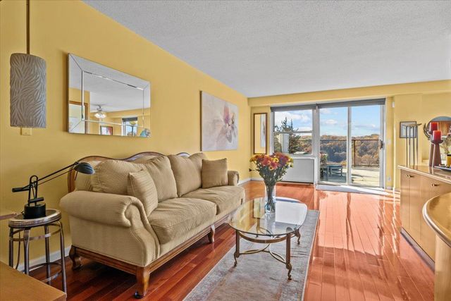 $689,000 | 2400 Johnson Avenue, Unit 1E | Spuyten Duyvil