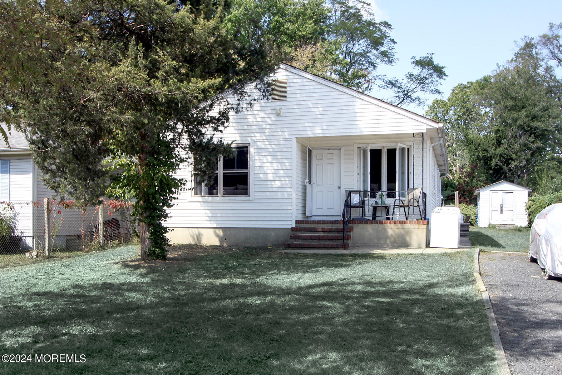 a view of a yard in front of a house with large tree