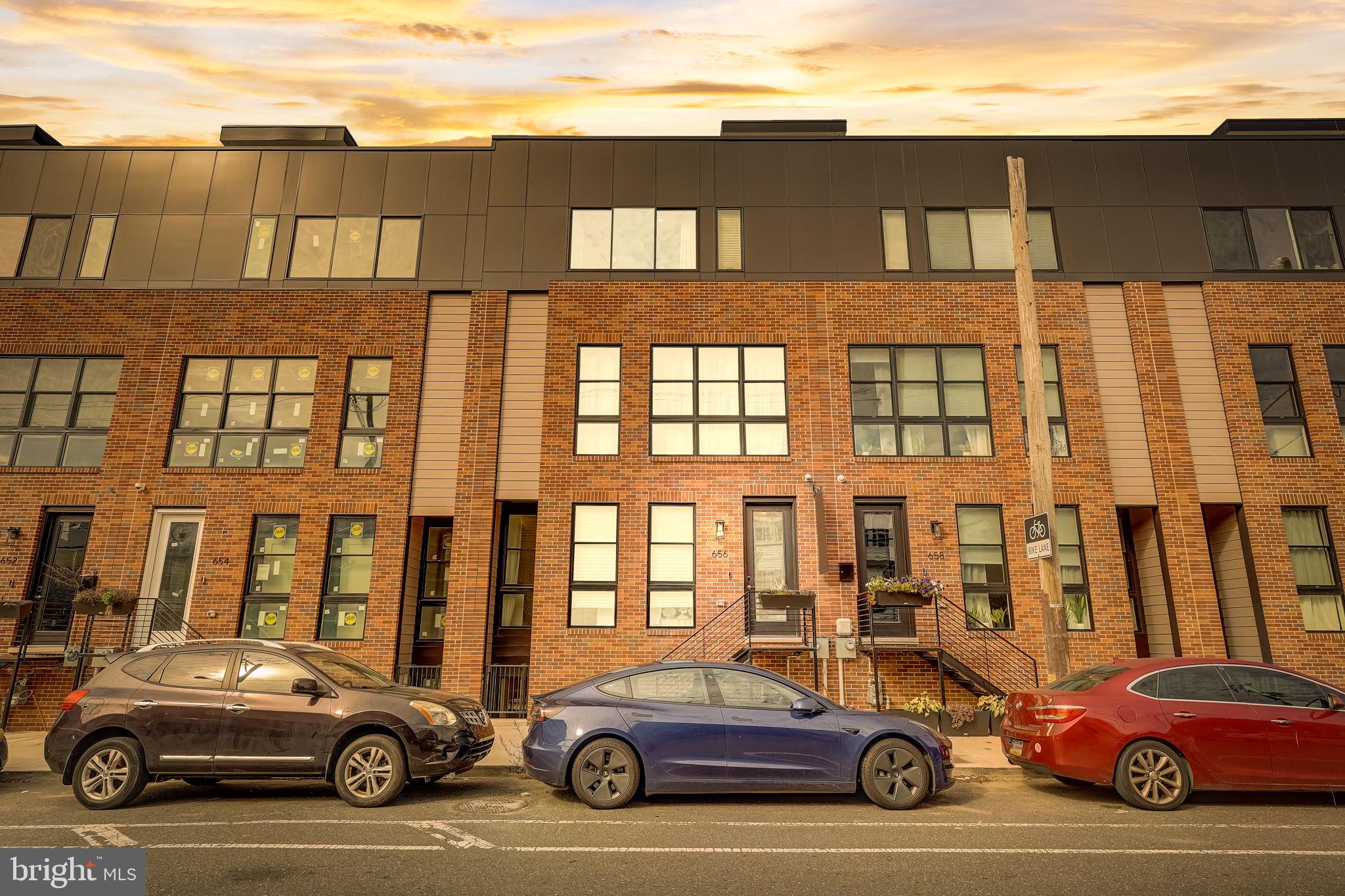 a car parked in front of a large building