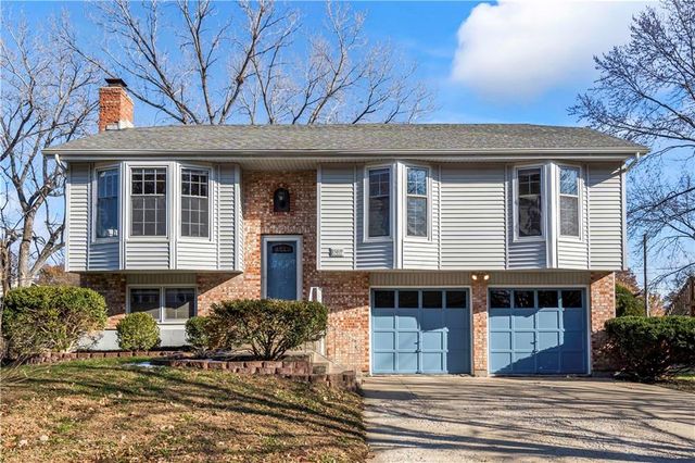 $350,000 | 15419 South Summertree Lane | Olathe