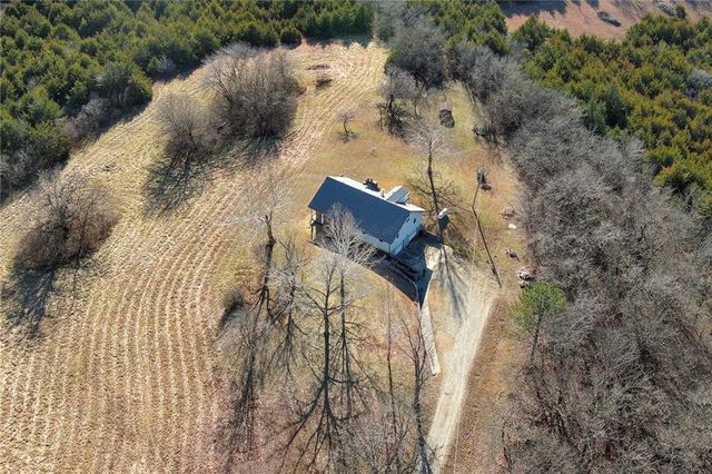 $400,000 | 18609 Santa Fe Trail | Kickapoo Township - Leavenworth County