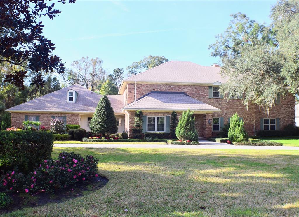 a front view of house with yard