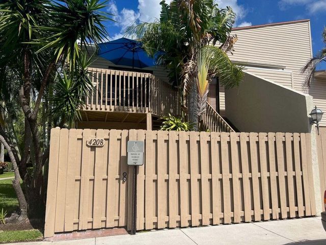 $250,000 | 614 Executive Center Drive, Unit 208 | West Palm Beach