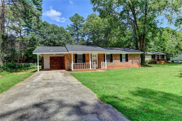 Homes for Sale with a Garage in Underwood Crossing, Covington, GA | Compass