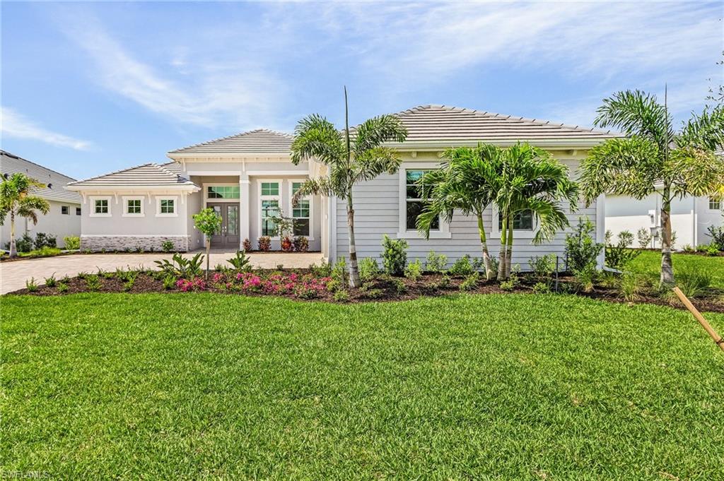 View of front of property featuring a front yard