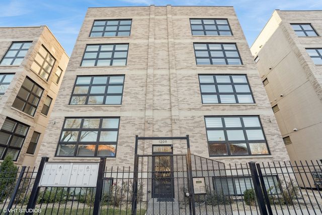 $3,250 | 1209 East 46th Street, Unit 4E | Kenwood