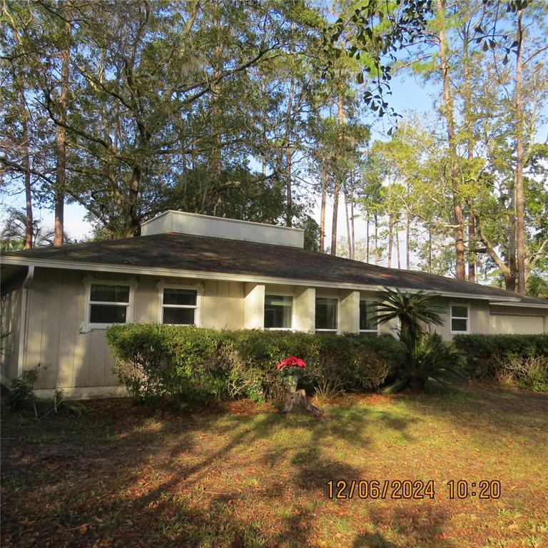 front view of house with a yard