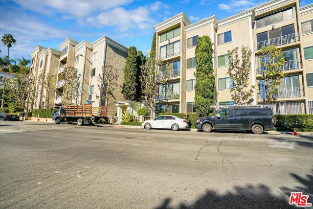 $949,000 | 8455 Fountain Avenue, Unit 303 | West Hollywood Vicinity