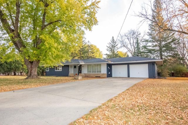 $349,900 | 2018 Roe Crest Drive | North Mankato