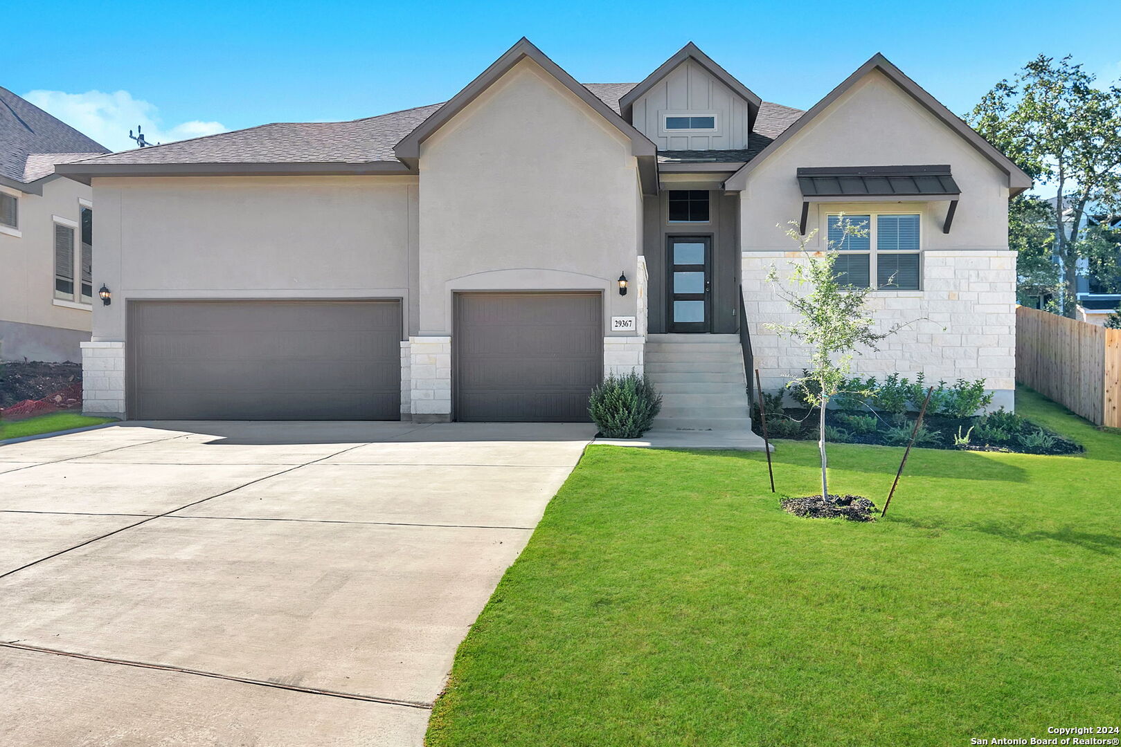 a house view with a outdoor space