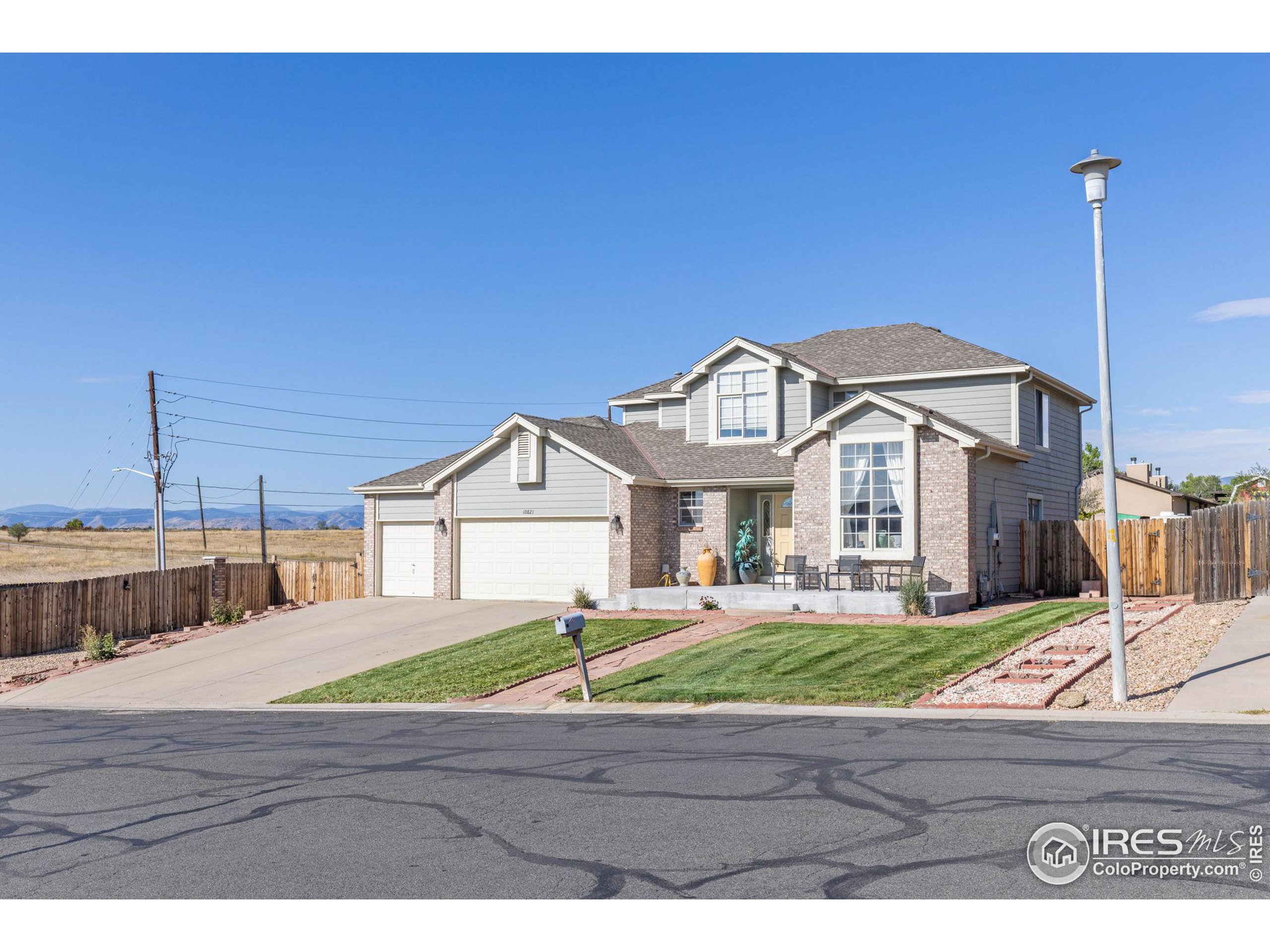 a view of a house with a big yard