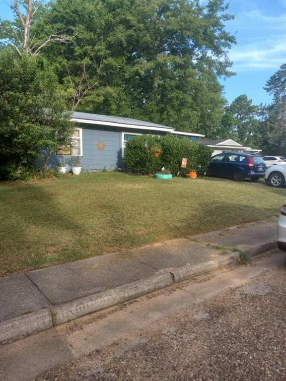 a view of a yard with car parked