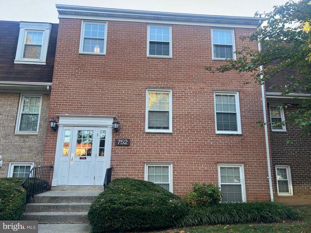 $174,900 | 752 Quince Orchard Boulevard, Unit 752202 | Diamond Farm Condominiums