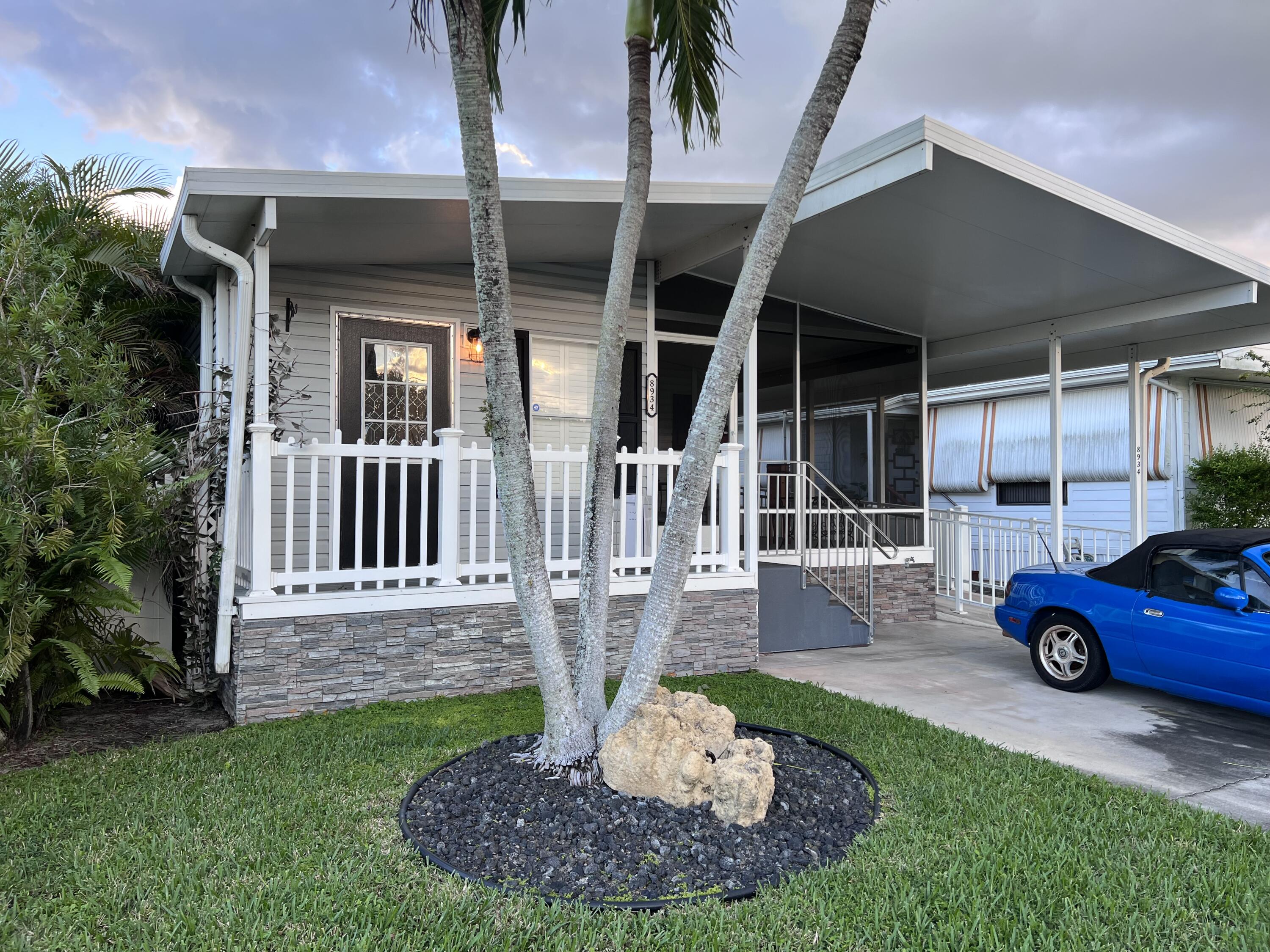 a view of a house with backyard and porch