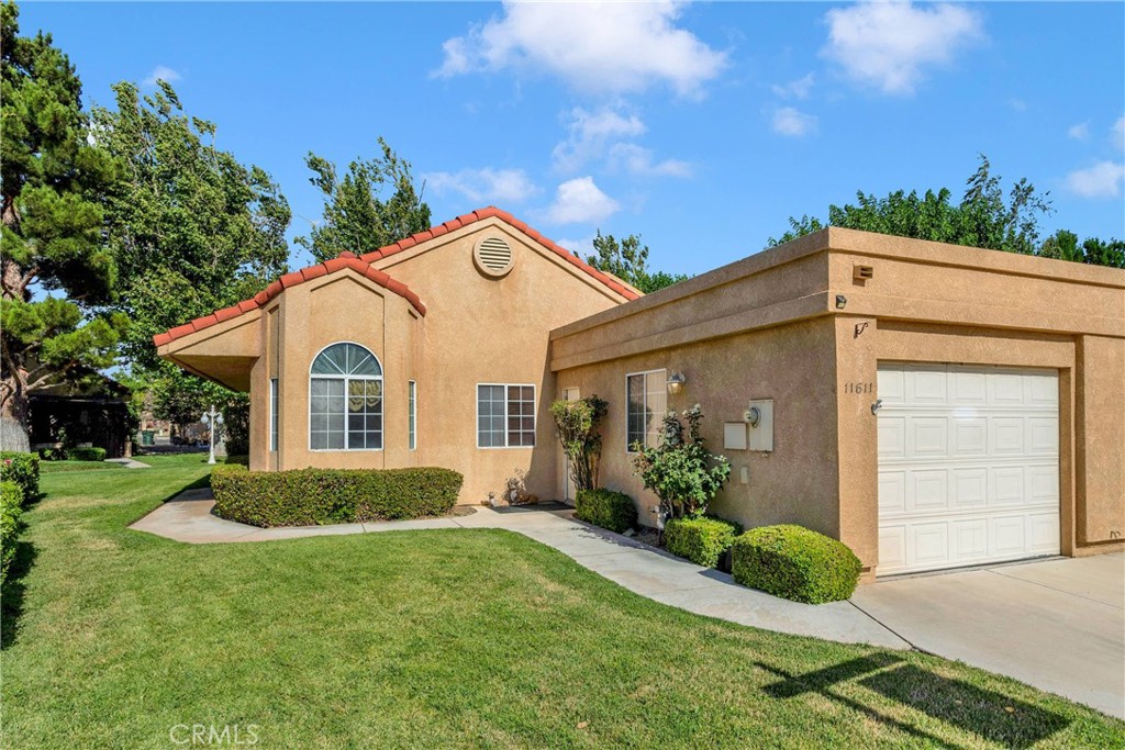 Curb appeal here is ON POINT!