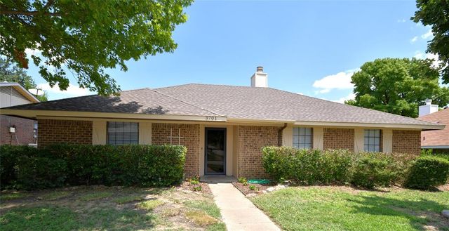 $375,000 | 3701 Bellaire Drive | Glenbrook