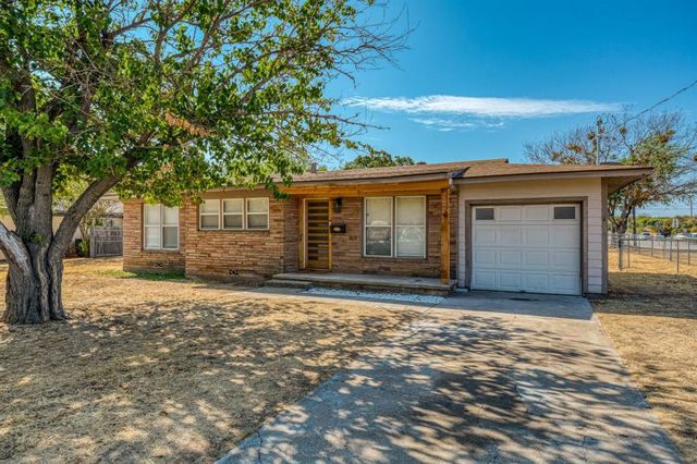 $280,000 | 613 Crestview Drive | Granbury