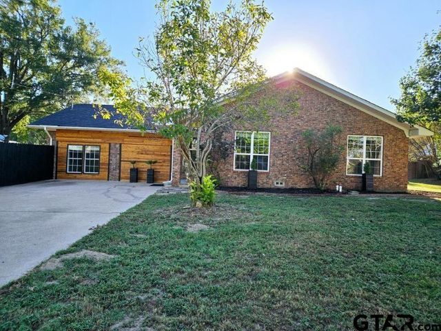 $358,000 | 211 Francis Drive | Lindale