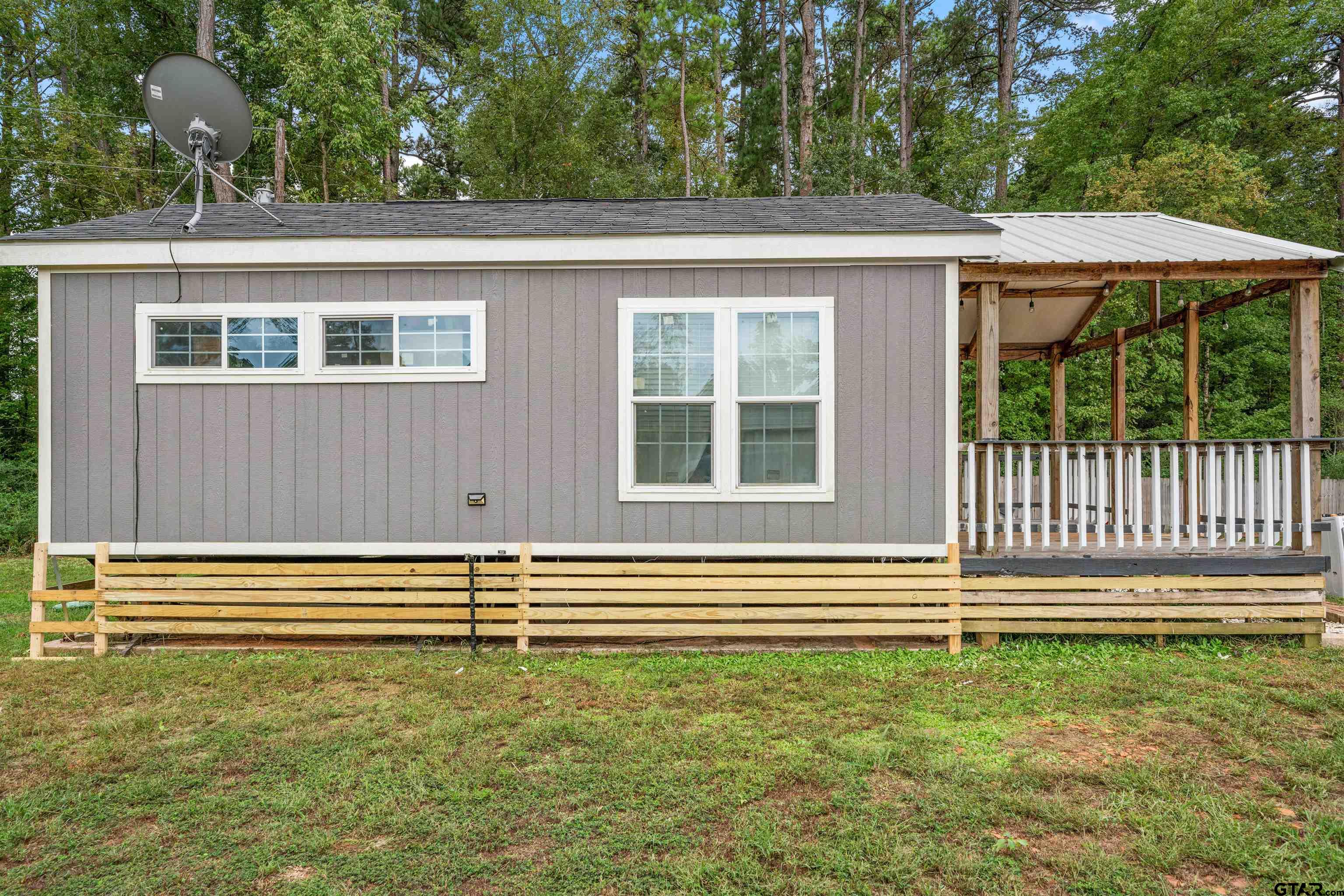 a view of a house with a backyard