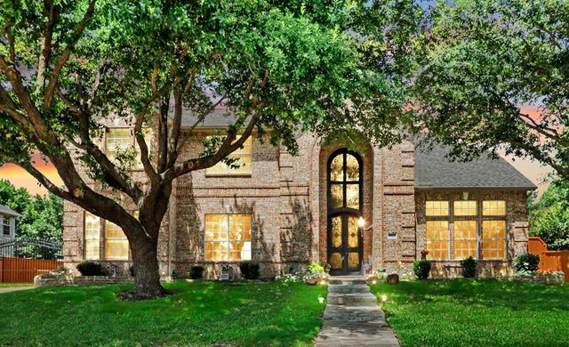 $875,000 | 1901 Lake Forest Boulevard | Flower Mound