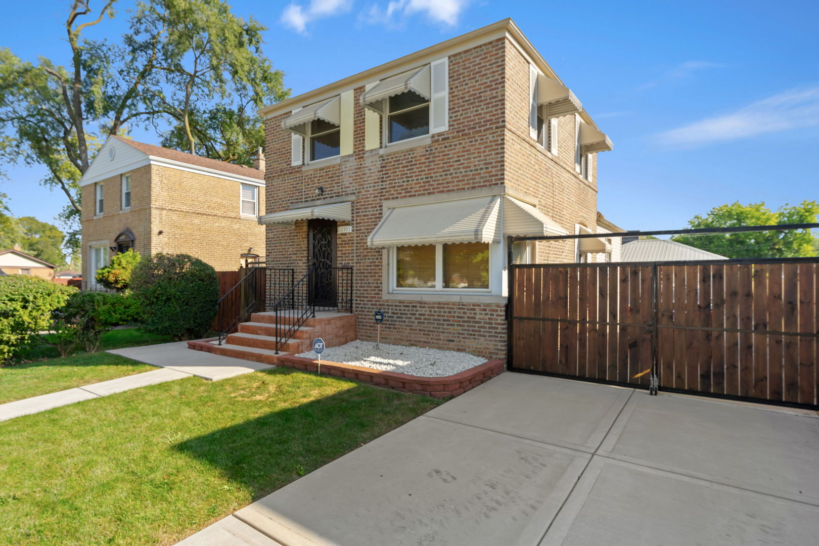 a view of a house with backyard and sitting area