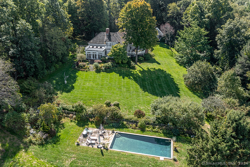 an aerial view of a house having yard