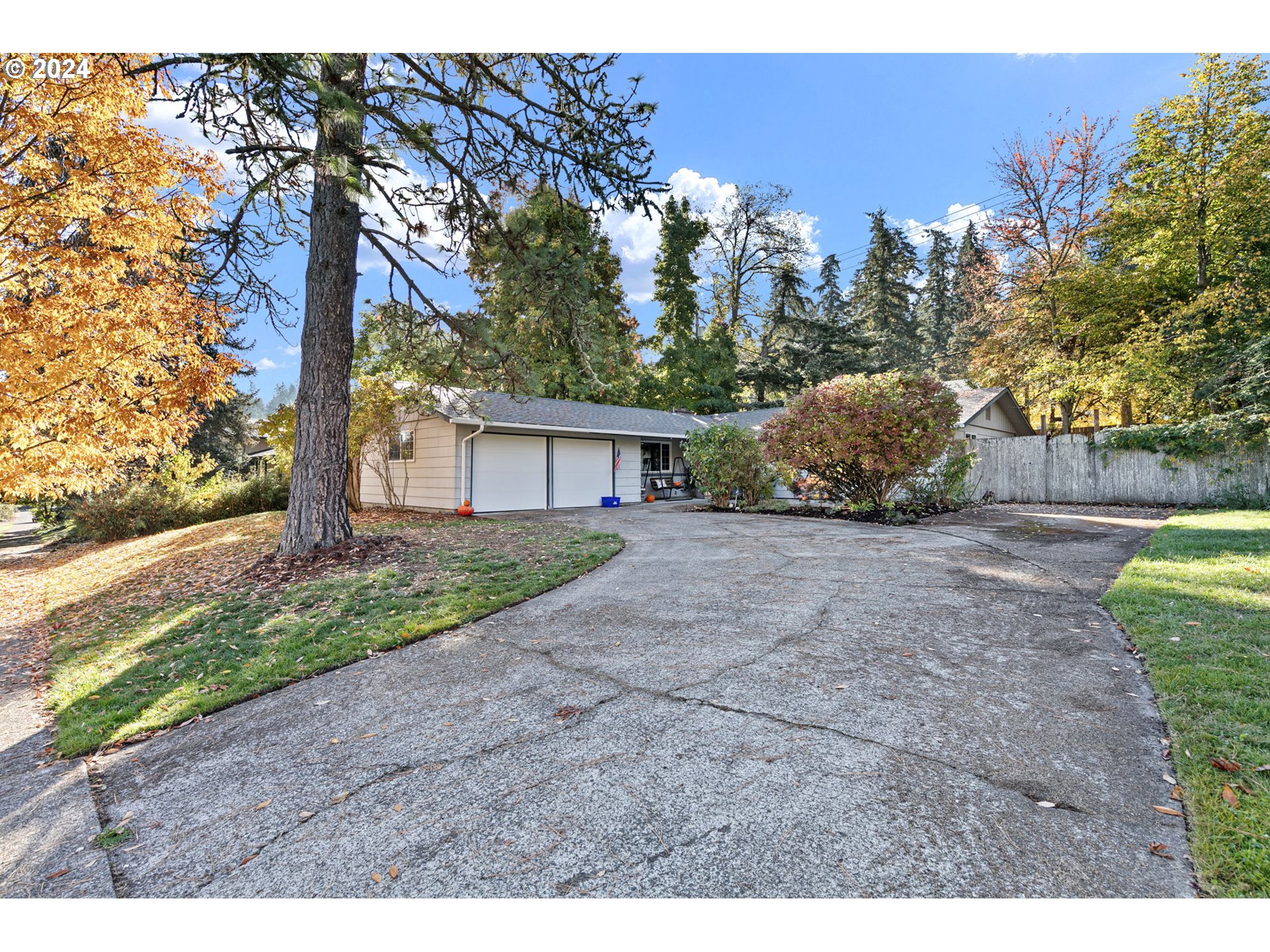 a view of a house with a yard and garage