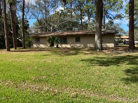 a view of a house with a yard