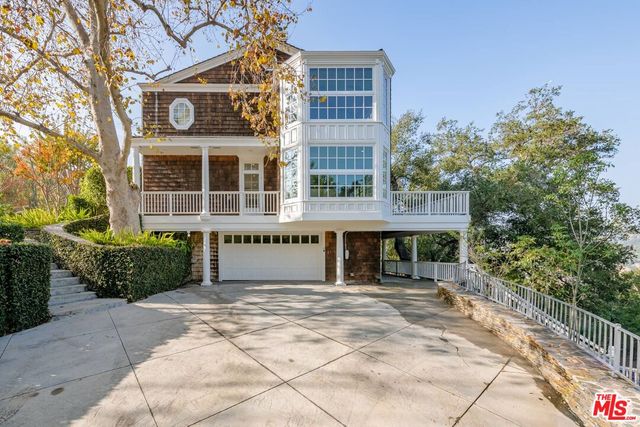 $7,395,000 | 9555 Oak Pass Road | Beverly Hills Post Office