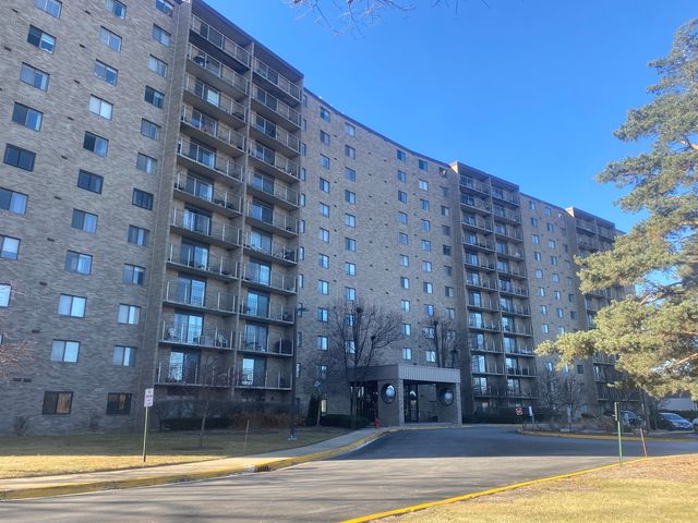 $260,000 | 6340 Americana Drive, Unit 620 | Willowbrook Village