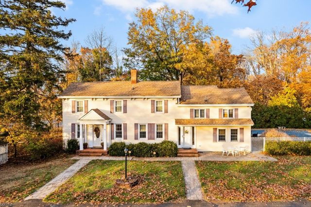 $750,000 | 490 Demott Lane | Somerset