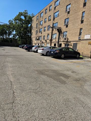 $174,900 | 2115 West Farwell Avenue, Unit 205 | West Rogers Park