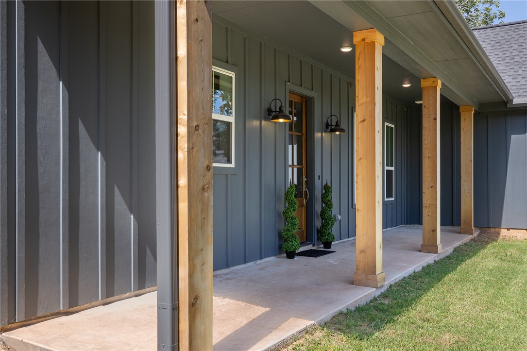 a view of entryway with a backyard of a house