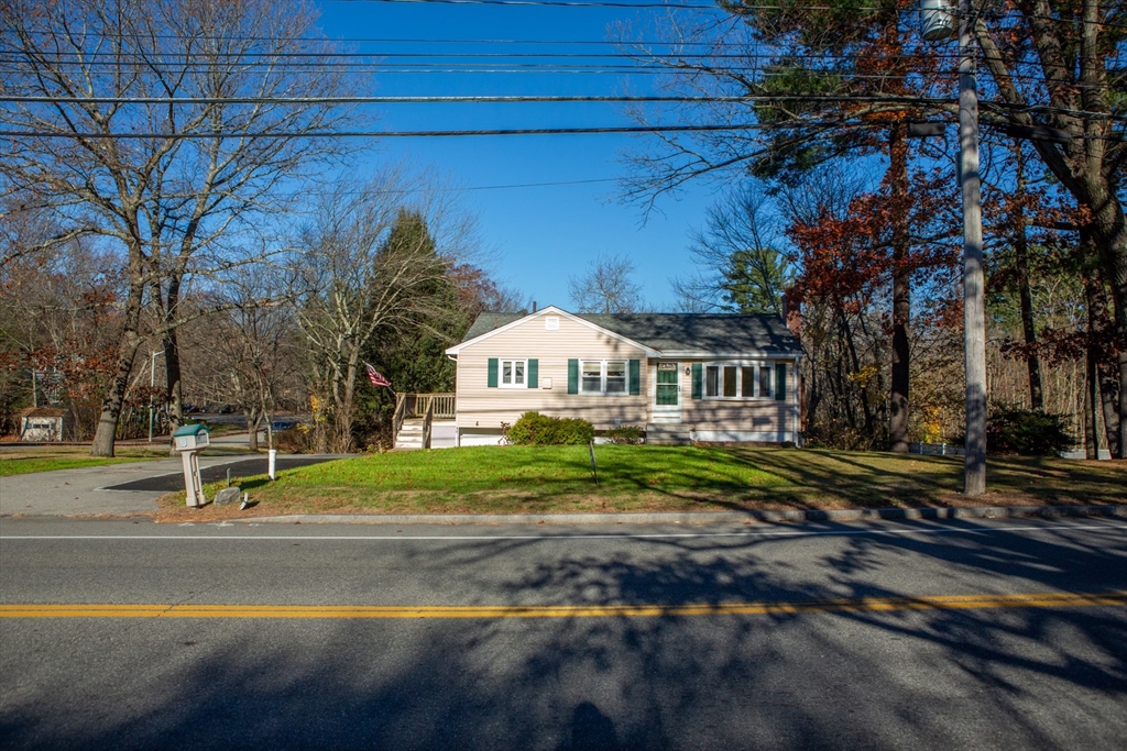 a view of a house with a yard