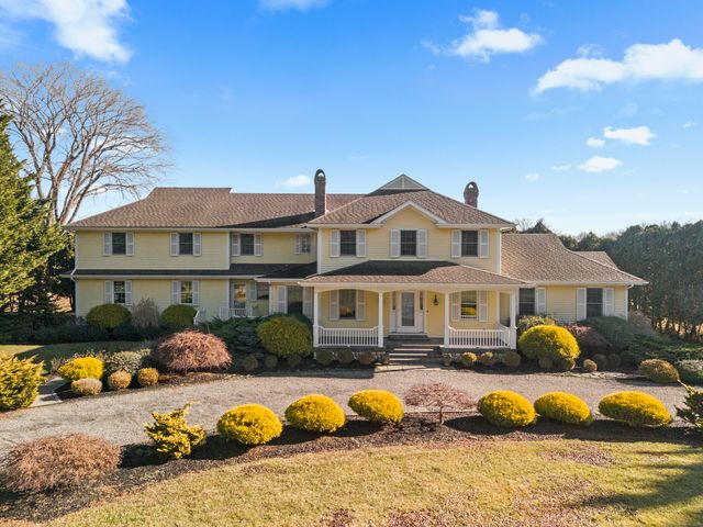 $2,100,000 | 16 Montauk Avenue | Stonington