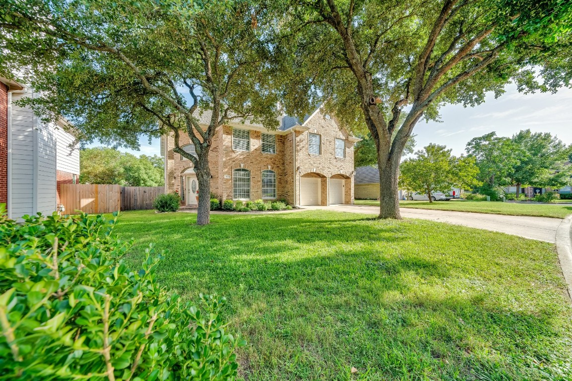 a view of house with yard