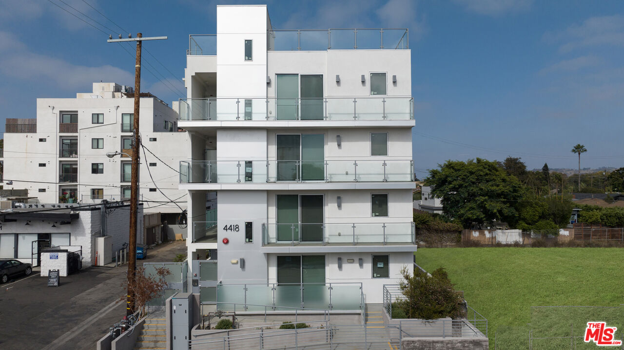 a view of building with outdoor space