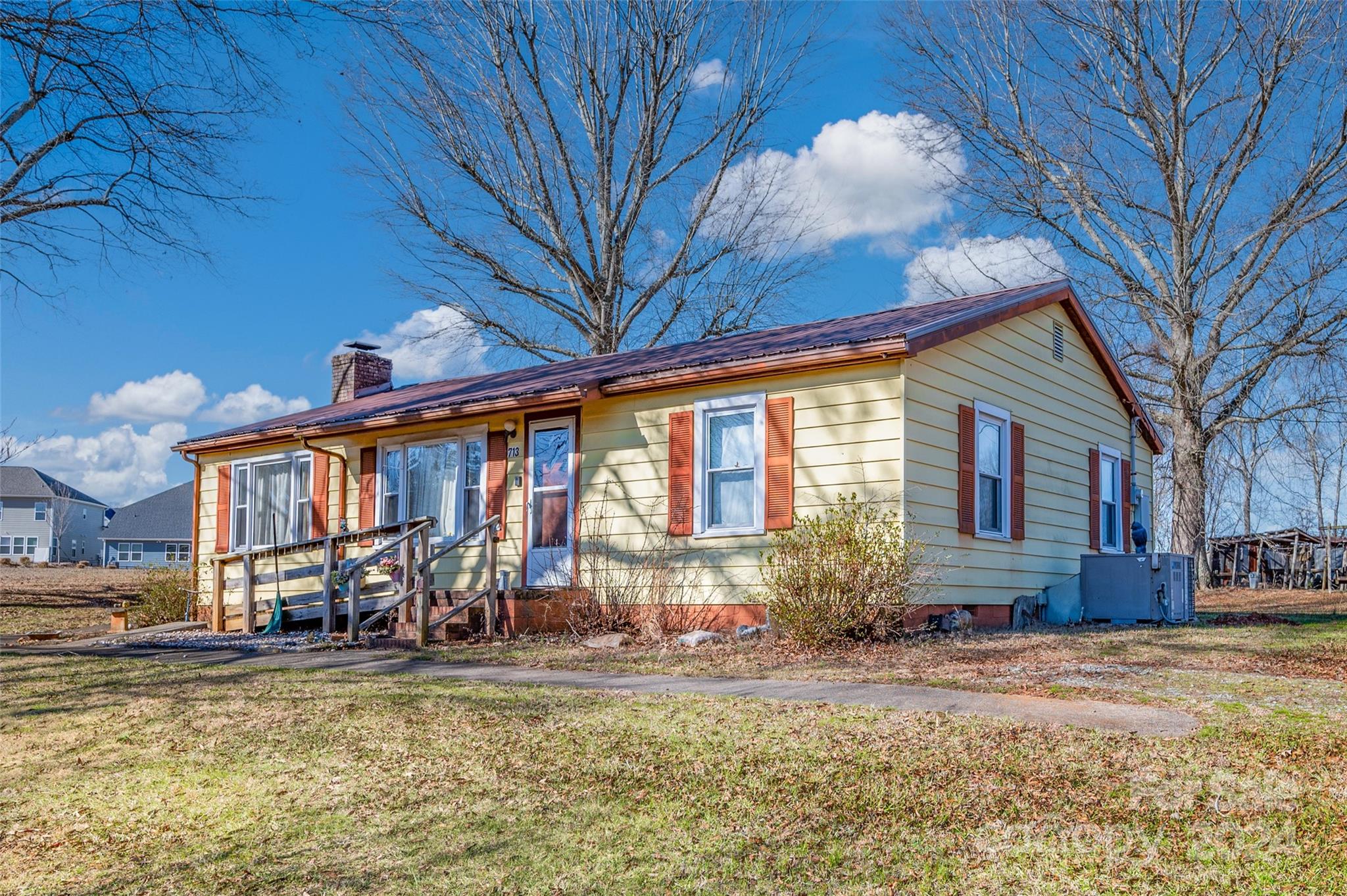 a front view of house with yard