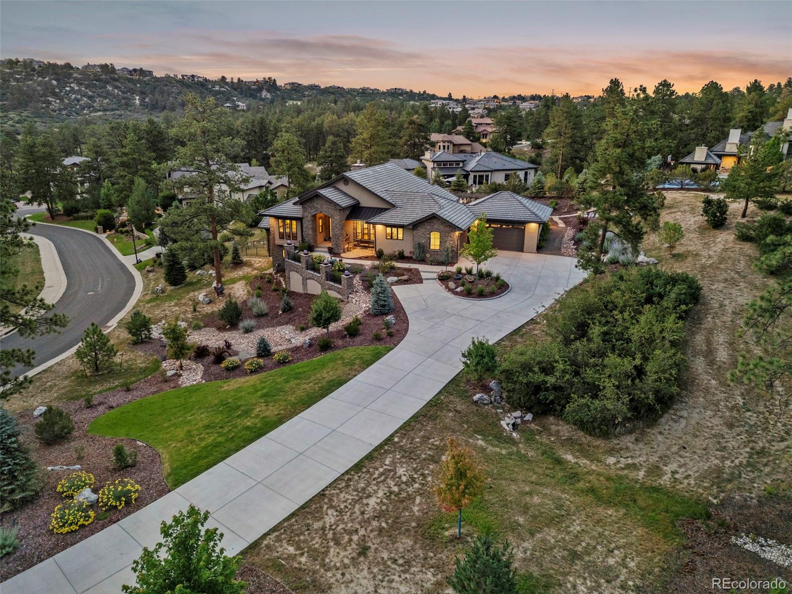 an aerial view of multiple house