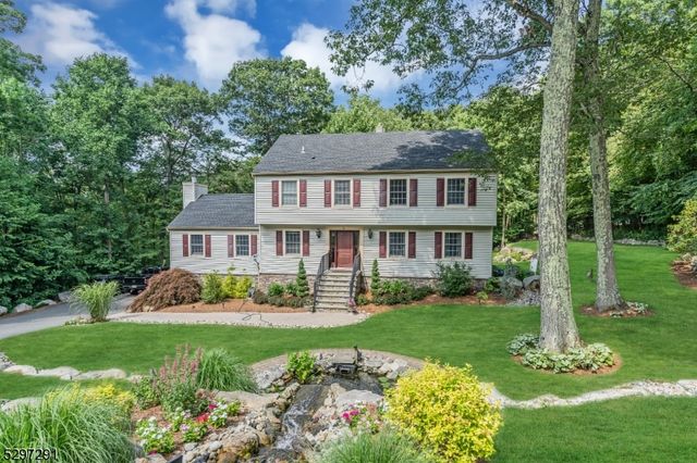 $699,900 | 4 Joan Drive | Byram Township - Sussex County