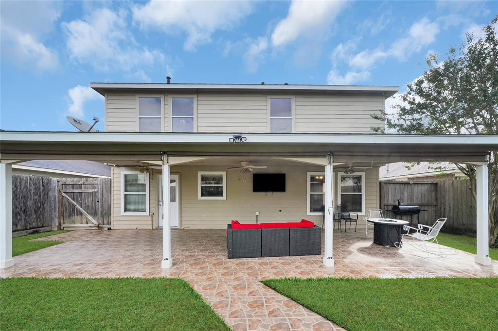 a view of house with yard