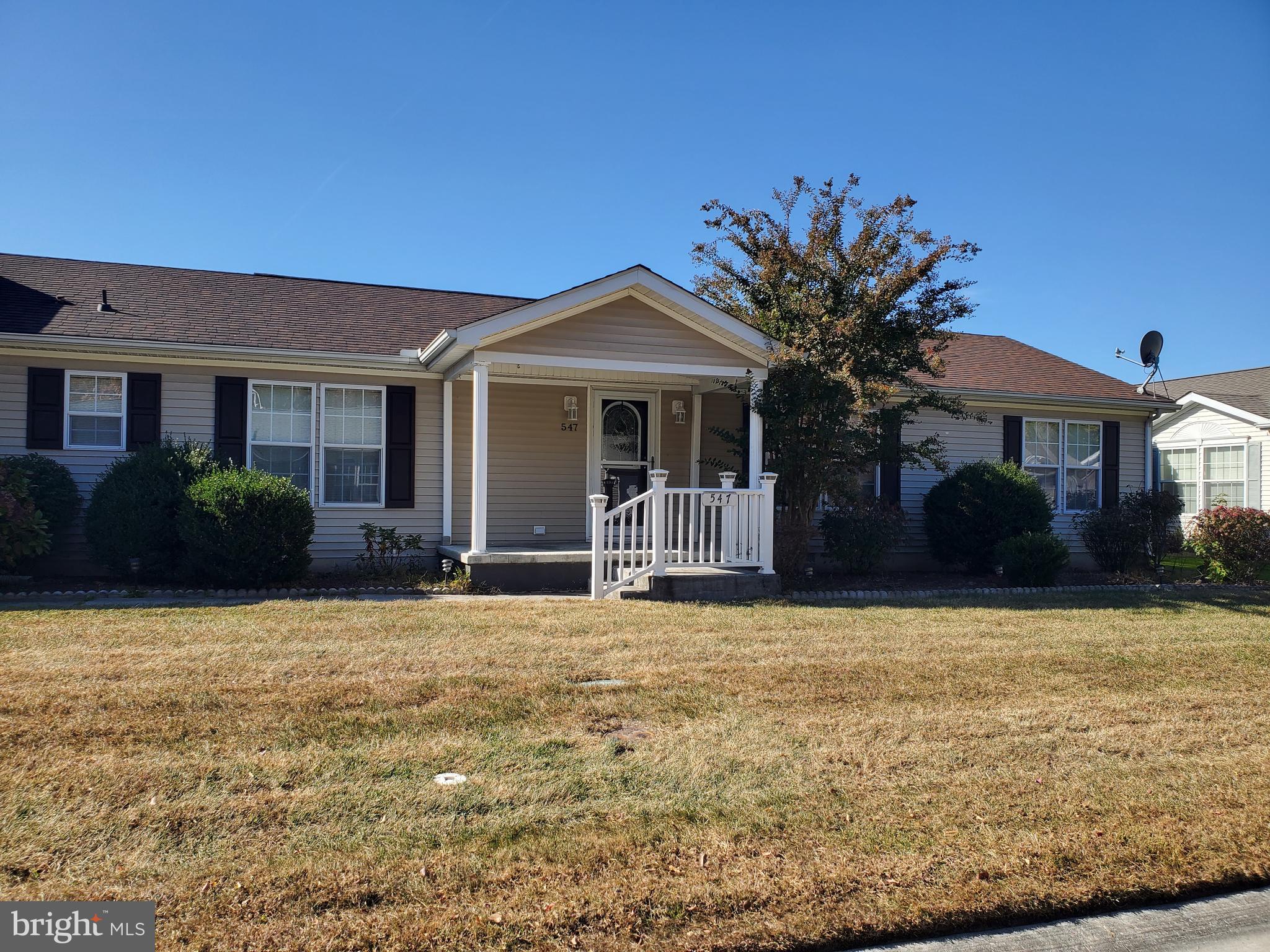 a view of a house with floor and a yard