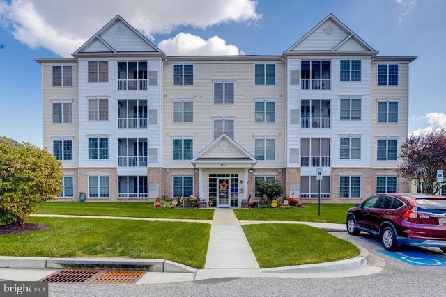 $300,000 | 1818 Selvin Drive, Unit 402 | Greenbrier Hills