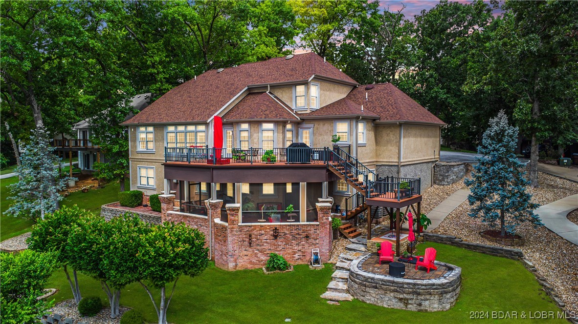 Majestic custom home overlooking the Lake of the O