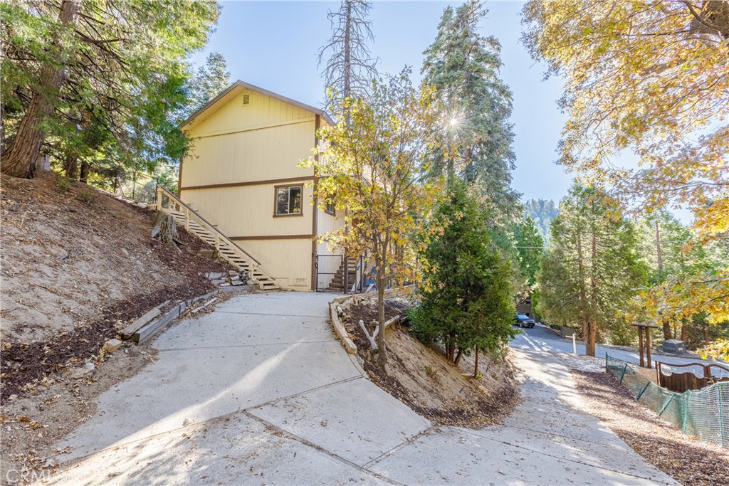 a view of a back yard of the house