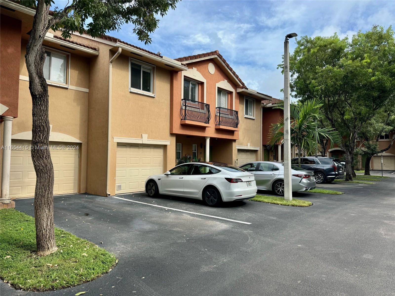 a view of multiple house with a patio