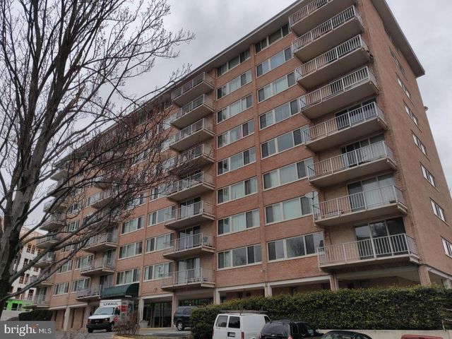 $299,900 | 4520 King Street, Unit 202 | Alexandria West