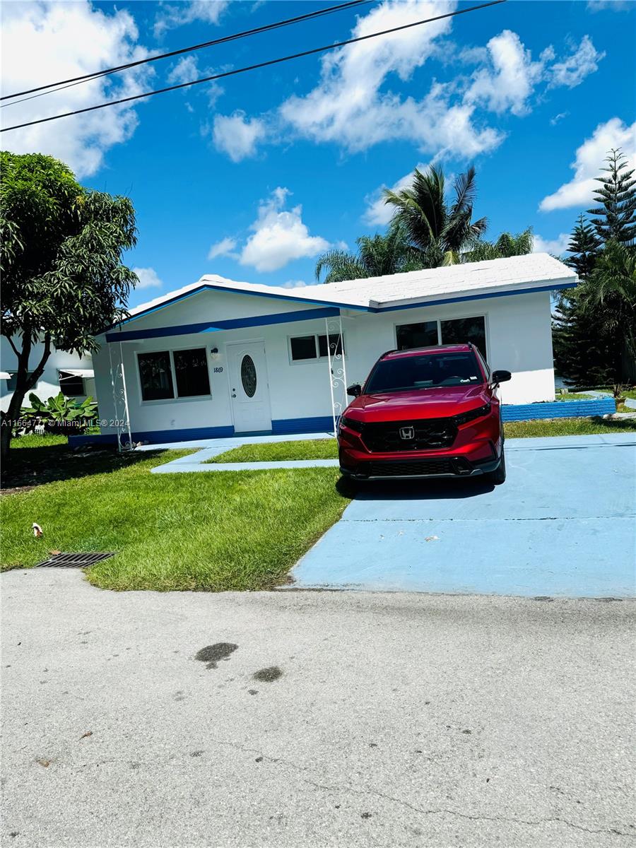 a front view of house with yard