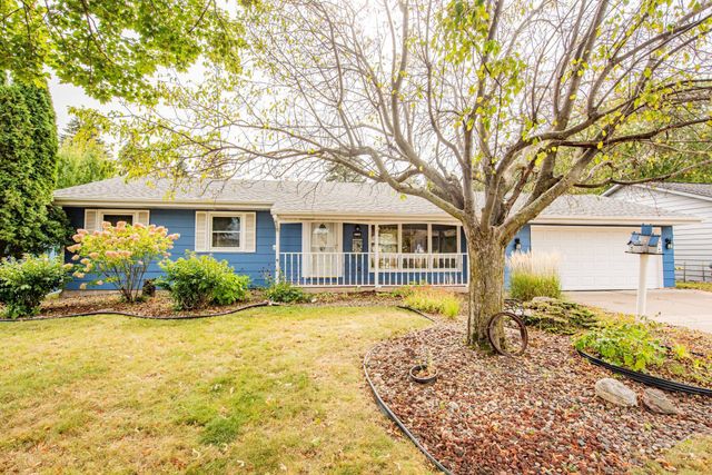 $329,900 | 2120 Beam Avenue | Maplewood Heights